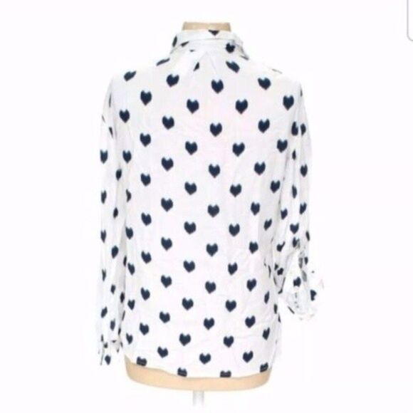JUST LIVING | white &navy blue heart button up size medium - Picture 2 of 5